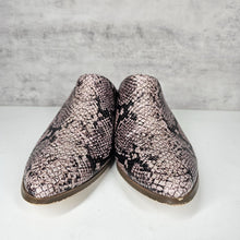 Load image into Gallery viewer, Coconuts Matisse &#39;Lucky&#39; Pointed Mule Snake Animal Print Women&#39;s 8
